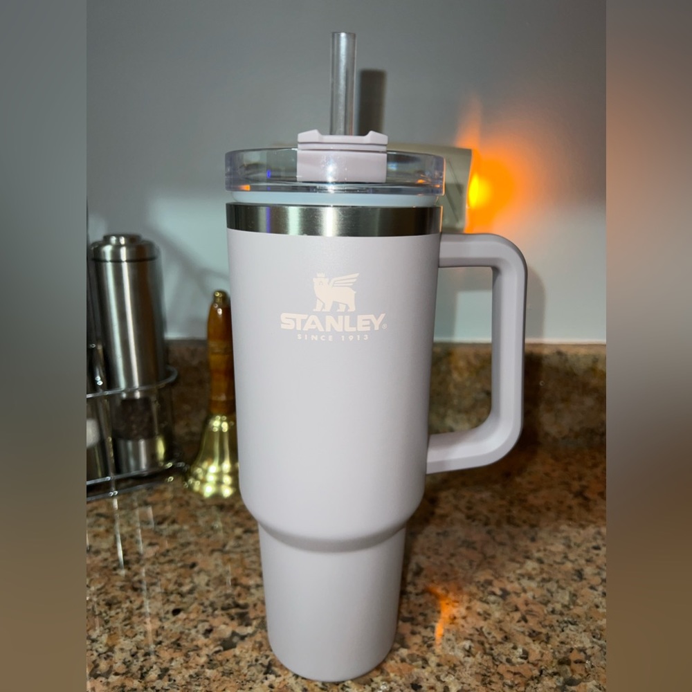 Stanley cup , 40 oz , Light lilac color